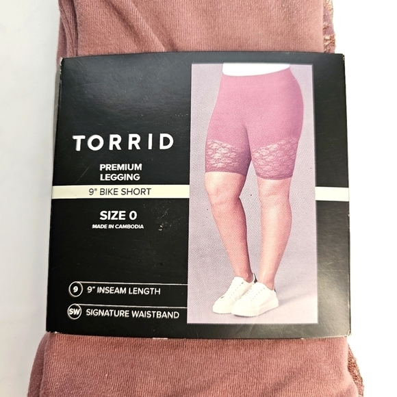 Torrid 9" Signature Waist Lace Inset Bike Short Rose Taupe Size 0 - Picture 1 of 4